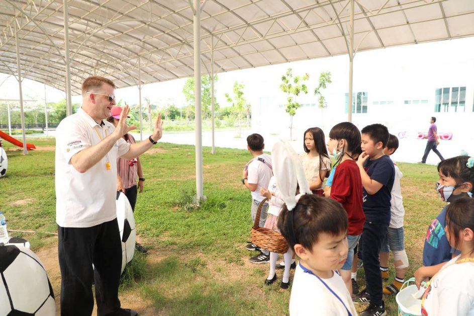 ‘สาธิตกรุงเทพธนฯ’ จัดกิจกรรมวันอีสเตอร์ ให้ นร. ร่วมสนุกและแสดงออกทางทักษะภาษา