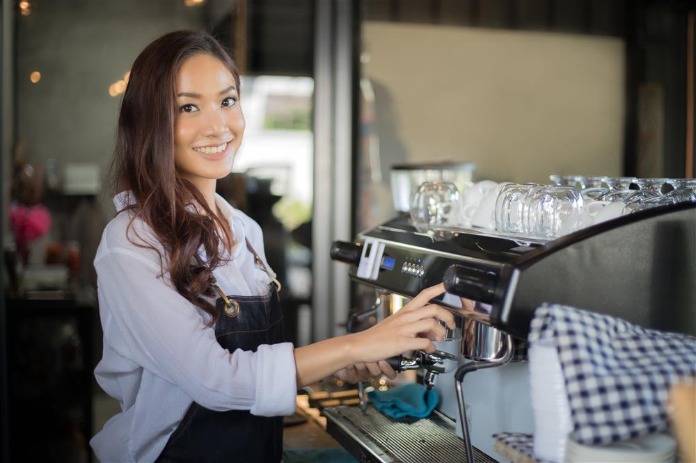 ฝึกศิลปะการชงกาแฟและเรียนรู้การบริหารจัดการร้านอย่างมืออาชีพ กับหลักสูตร “Professional Barista & Cafe Management Control” ที่ วิทยาลัยดุสิตธานี