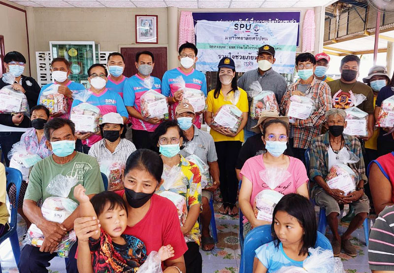 “ม.ศรีปทุม รวมน้ำใจ” ลงพื้นที่มอบถุงสู้ๆนะ ช่วยเหลือชาวบางไทร อยุธยา ที่ประสบภัยน้ำท่วม