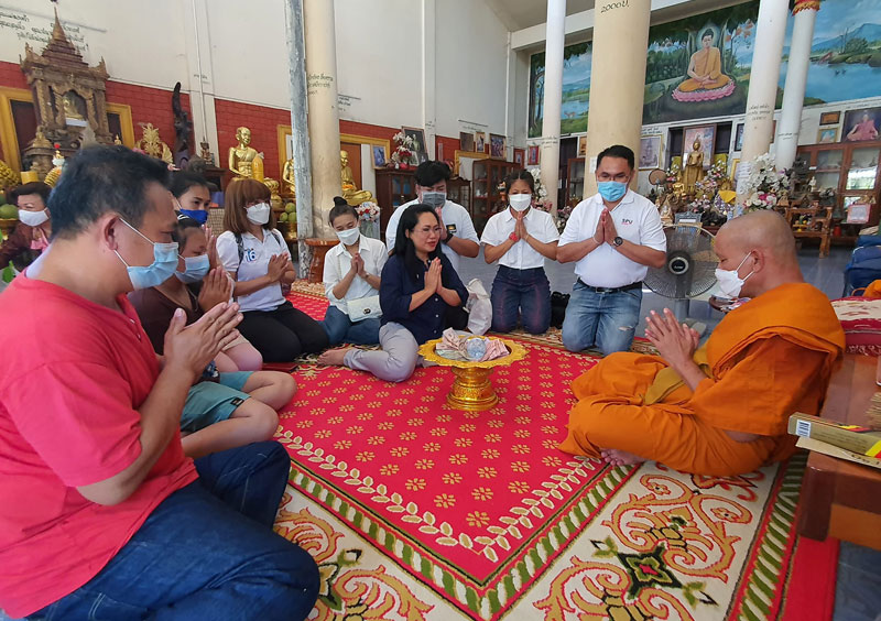 คณาจารย์ ศิษย์เก่า และศิษย์ปัจจุบัน วบจ. ม.ศรีปทุม ร่วมทำบุญทอดกฐินและจัดโรงทาน วัดบรมธาตุวรวิหาร จ.ชัยนาท