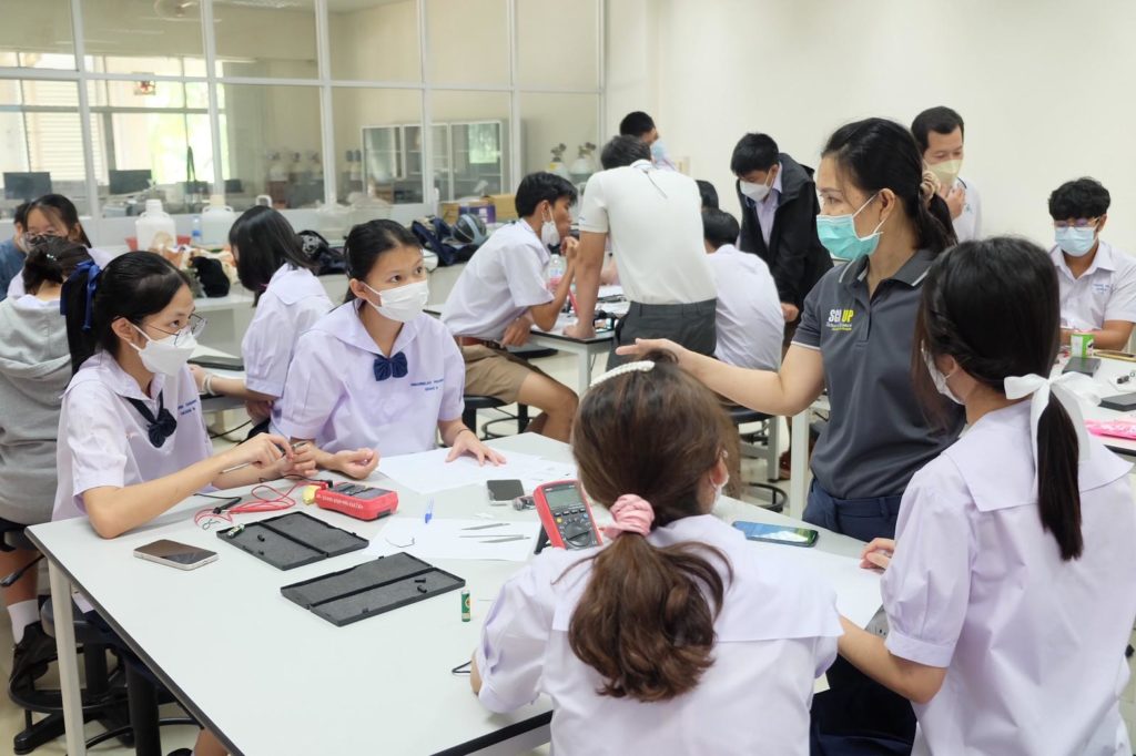 คณะวิทยาศาสตร์ ม.พะเยา ต้อนรับน้องๆ จากโรงเรียนพะเยาพิทยาคม ดูงานฝึกปฏิบัติการทางวิทยาศาสตร์และปฏิบัติการคณิตศาสตร์