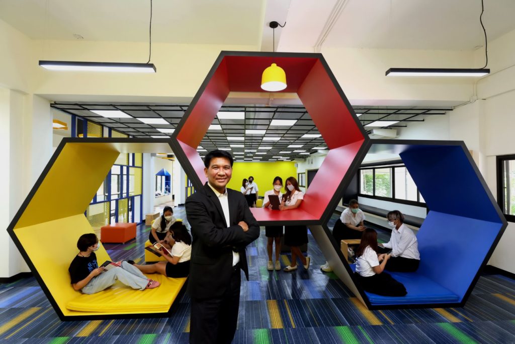 ม.หอการค้าไทย! จัดเต็มรีโนเวทพื้นที่แห่งการเรียนรู้ใหม่ เป็น Lifestyle & Learning Space ใส่พลังดีไซน์สุดอาร์ท ที่ #เด็กหัวการค้า ต้องกดไลค์