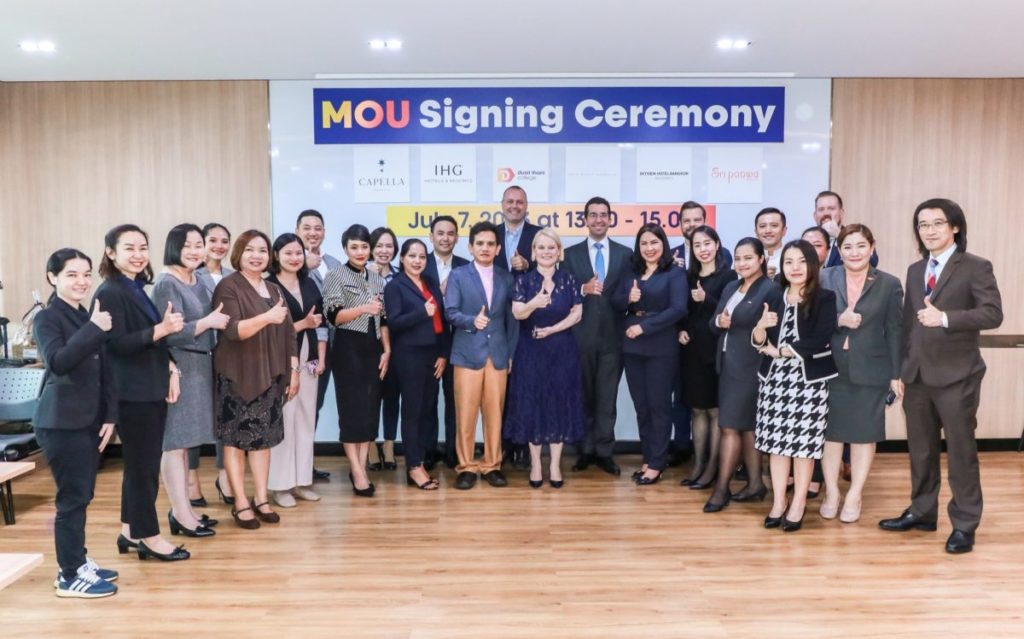 วิทยาลัยดุสิตธานี จับมือ 5 โรงแรมดัง เซ็น MoU วางรากฐานพัฒนานักศึกษา