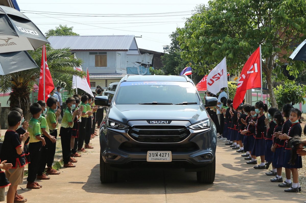 อีซูซุเดินหน้าส่งมอบโครงการ “อีซูซุให้น้ำ…เพื่อชีวิต” แห่งที่ 42 แก่โรงเรียนบ้านสว่าง อำเภอพรรณานิคม จังหวัดสกลนคร