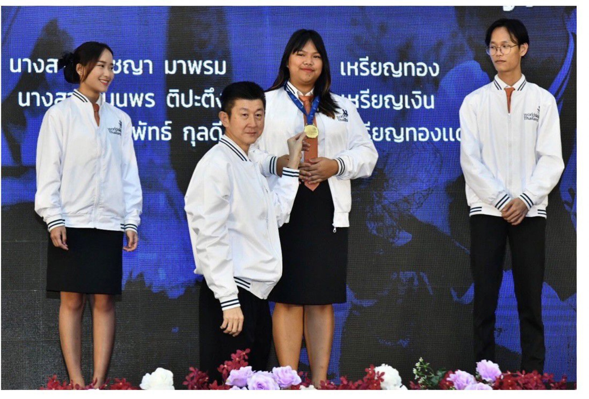 “วิทยาลัยดุสิตธานี นำทัพกวาด 3 รางวัล” เหรียญทองสาขาจัดดอกไม้ ฝีมือแรงงานแห่งชาติ