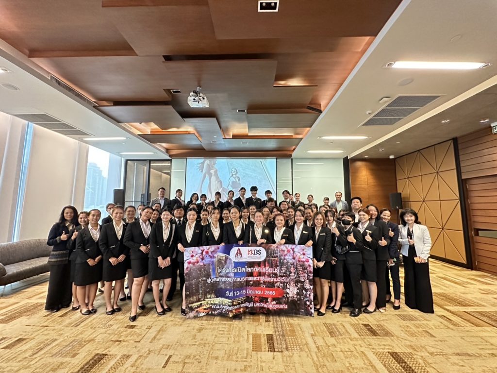 Khonkarn University Students Immerse Themselves in Hospitality Excellence at Mercure Bangkok Makkasan