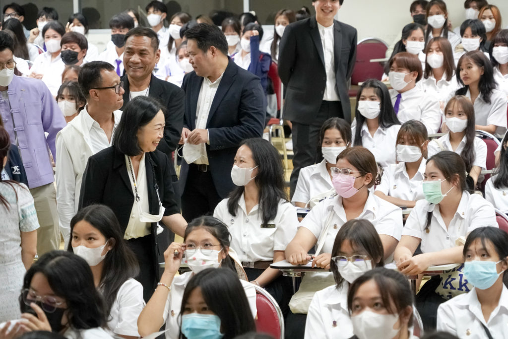 ม.พะเยา ต้อนรับนิสิตใหม่ “ฟ้ามุ่ยช่อที่ 13”