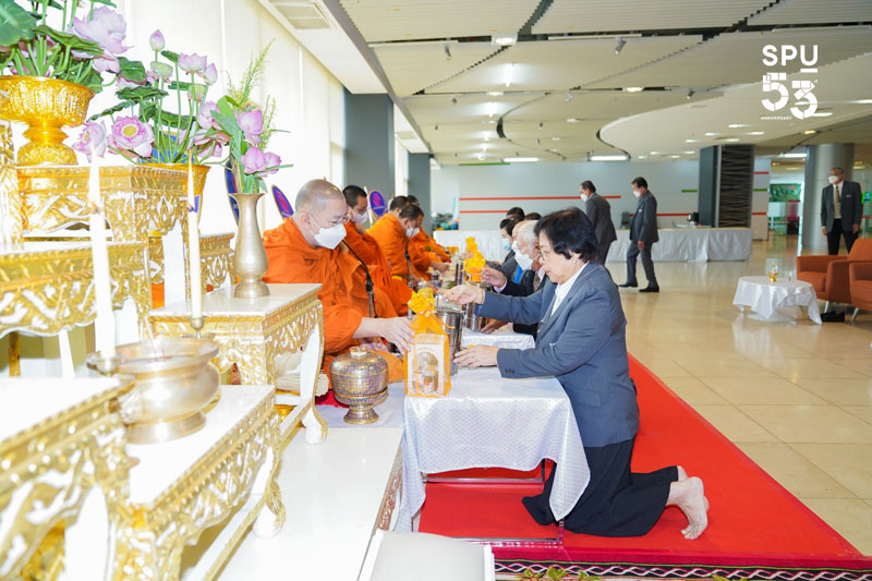 ม.ศรีปทุม นำพุทธศาสนิกชน ร่วมพิธีเจริญพระพุทธมนต์ เนื่องในวันสำคัญทางพระพุทธศาสนา”วันวิสาขบูชา” ประจำปี ๒๕๖๖