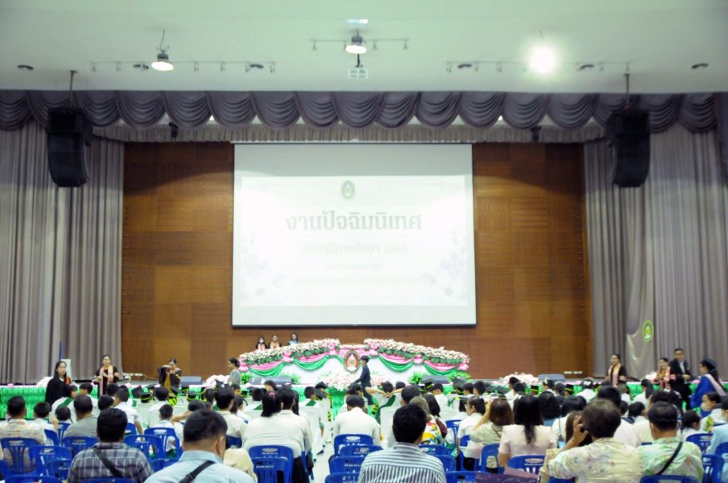 พิธีมอบวุฒิบัตรนักเรียนสาธิต มรภ.รำไพพรรณี