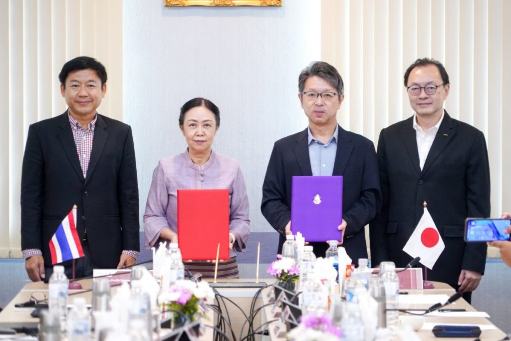 Signing Ceremony of Memorandum of Understanding on Academic Cooperation between the University of Phayao and Murata Electronics (Thailand), Ltd.