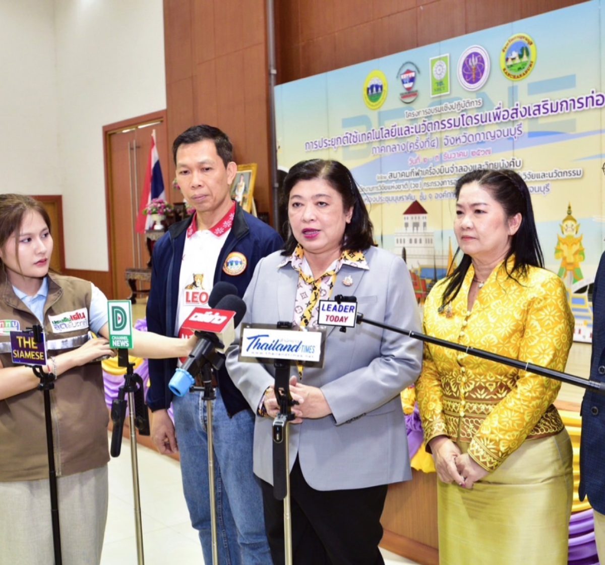 องค์การบริหารส่วนจังหวัดกาญจนบุรีนำเยาวชนและทีมงานจังหวัดเพิ่มทักษะและสมรรถนะปัญญาประดิษฐ์ โชว์ฝีมือถ่ายภาพจากโดรน ส่งเสริมการท่องเที่ยว จ.กาญจนบุรี